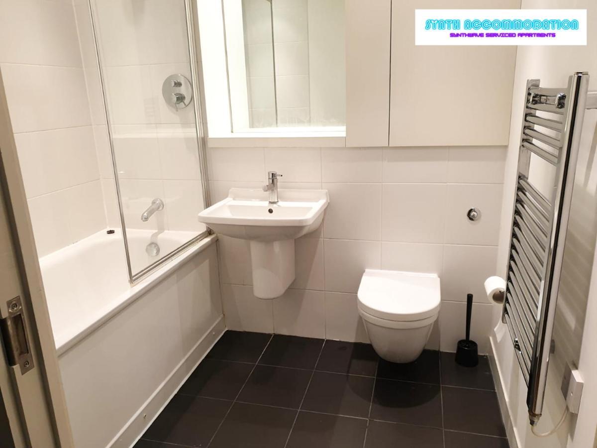 80S Retro 1 Bedroom Serviced Apartment Canary Wharf Perfect For Corporate Business Families & Leisure Guests Лондон Екстериор снимка