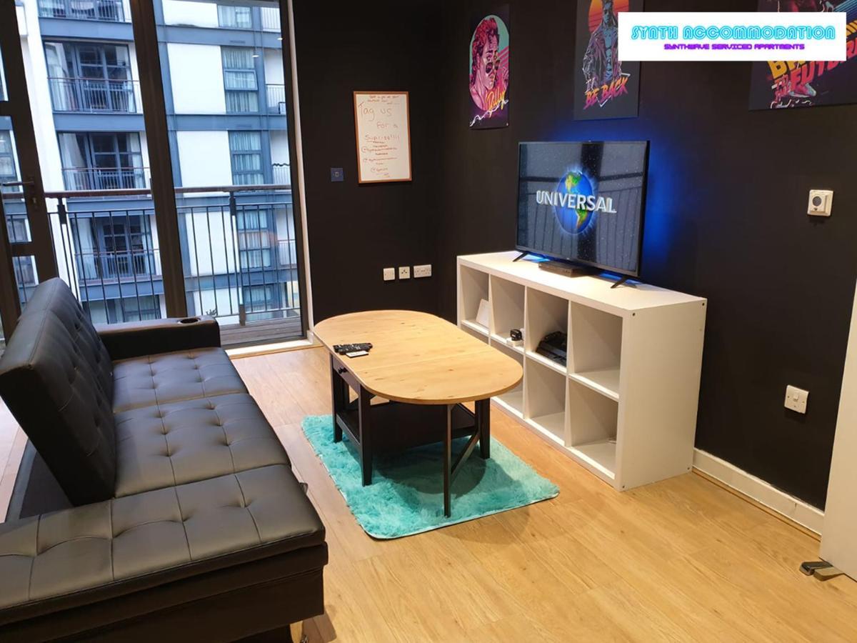 80S Retro 1 Bedroom Serviced Apartment Canary Wharf Perfect For Corporate Business Families & Leisure Guests Лондон Екстериор снимка